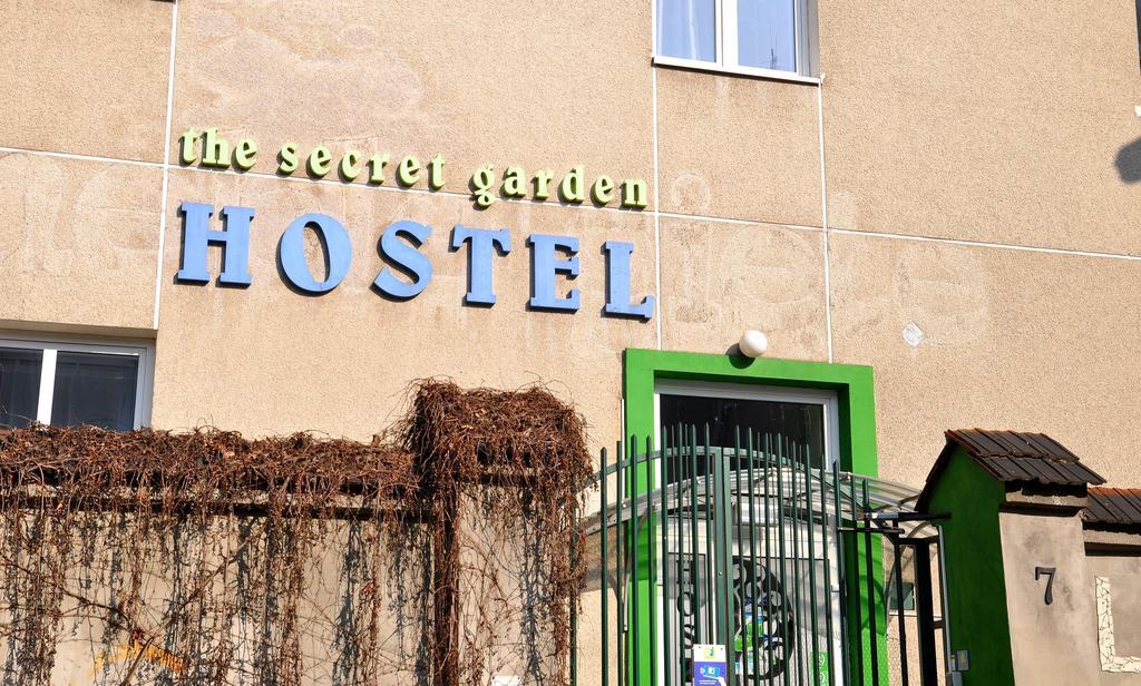 The Secret Garden Hostel Краков Экстерьер фото